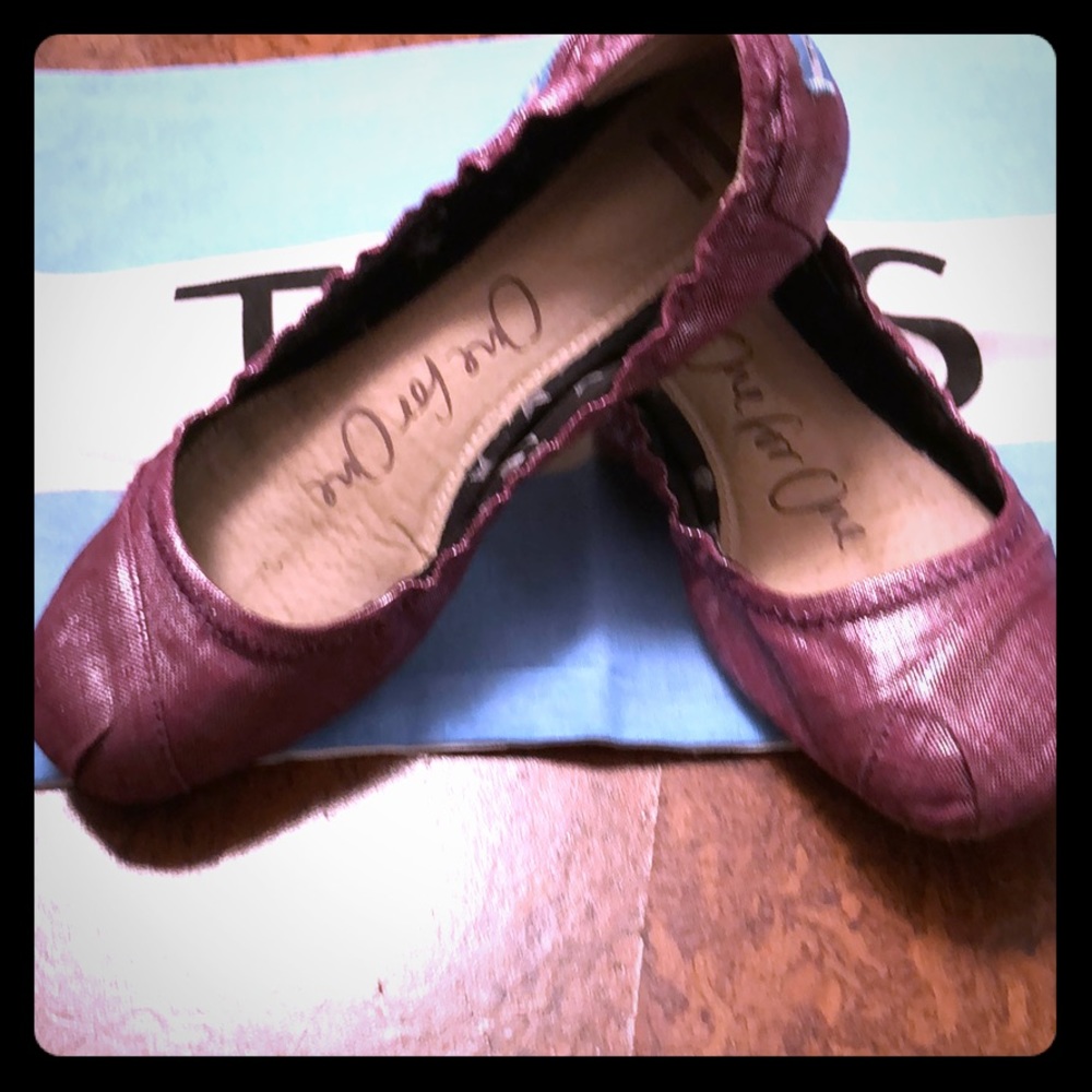 TOMS ballet flats with dust bag